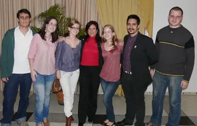  La directora general, junto a jóvenes españoles en el acto desarrollado en la HGV la tarde del sábado 27.