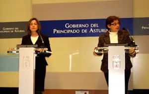  Ana Rosa Migoya y María José Ramos, durante la presentación de los presupuestos de 2011.