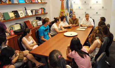   L&oacute;pez Dobarro, durante la reuni&oacute;n en la Delegaci&oacute;n de la Xunta. 