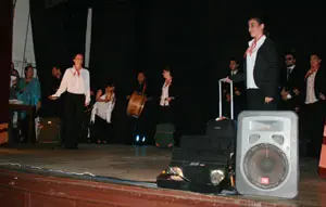  Escenificaci&oacute;n de la llegada de las azafatas al aeropuerto.