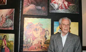  El artista, con parte de la obra que muestra la a colectividad espa&ntilde;ola en el Centro Gallego de la capital uruguaya.