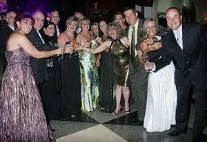 Brindis del 40 Aniversario, donde la Junta Directiva brindó con los socios y el delegado del Gobierno de Canarias en Venezuela, Jacinto Pérez Acosta.