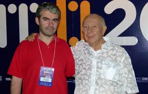 Juan C. Fernández Fasero –izda.– y Sergio Mamberti se encargaron de sellar el acuerdo.