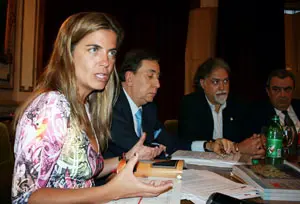 La directora de la Agencia Madrileña de Emigración, en la rueda de prensa.