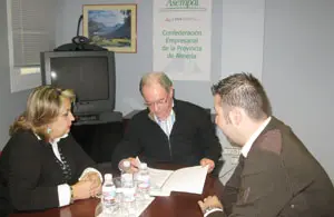  Un momento de la reuni&oacute;n entre los dirigentes de Asaler y Asempal.