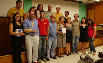  Anxo Lorenzo, con algunos de los participantes en el Encontro.