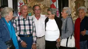 Domínguez, con socios salmantinos durante los festejos del Día del Emigrante.