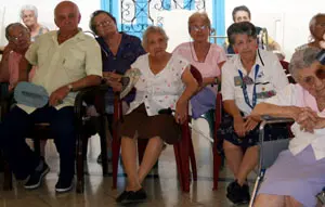 Los ancianos de Santovenia agradecieorn el homenaje.