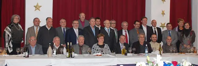  Jos&eacute; Montilla &ndash;no centro&ndash;, flanqueado por Lu&iacute;s Lamas e Xos&eacute; M&eacute;ndez e cos representantes de diversas entidades galegas en Catalu&ntilde;a.