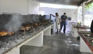 Los asistentes disfrutaron de un asado criollo.