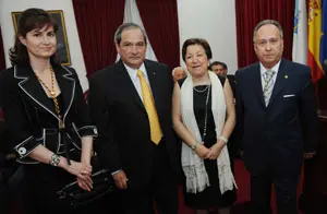  Jorge Lemus, junto a la conselleira Pilar Farjas, tras su nombramiento en Santiago como acad&eacute;mico de la Real Academia de Medicina de Galicia, en junio de este a&ntilde;o.