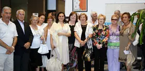  La alcaldesa de Betanzos, Mar&iacute;a Faraldo, acompa&ntilde;ada por vecinos y directivos del Centro de Betanzos, en la Delegaci&oacute;n del Gobierno gallego en Argentina.