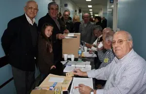Carlos Vello, votando durante las elecciones del pasado mes de agosto. 