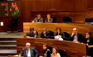Álvarez Areces – abajo, izda.– durante la sesión celebrada el martes de la pasada semana. 