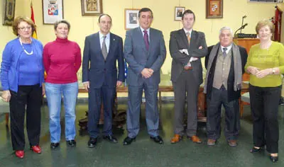 Antonio Pardo, con los directivos de la Casa de Soria en Madrid.