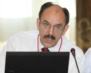  Ángel Capellán, durante el último Consejo General de la Emigración. 