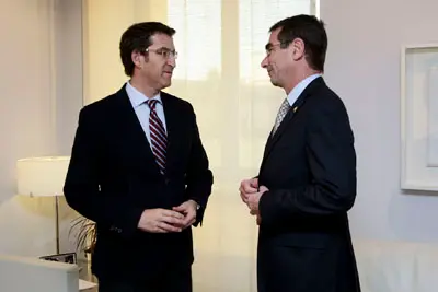  N&uacute;&ntilde;ez Feij&oacute;o con Al&aacute;n D. Solomont.