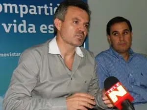 Juan Abellán (izq), presidente de Movistar Venezuela, y Federico Hands (der), nuevo director de Movistar Zulia, durante la rueda de prensa.