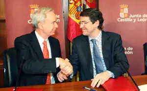 El consejero de Interior y Justicia, Alfonso Fernández Mañueco, firmó sendos convenios de cooperación.