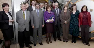 Foto de familia tras la firma del convenio.