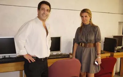 Victoria Cristóbal, junto al presidente de la Casa, José Luis Beato, durante la visita a las instalaciones.