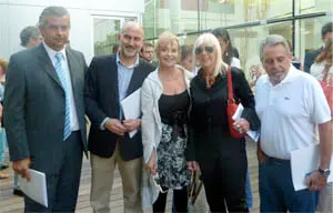  Los delegados del gobierno vasco, catalán y gallego, junto a Marta Minujín.