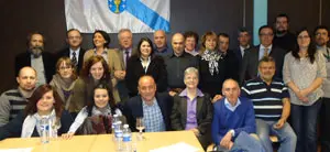  Santiago Camba, junto a los representantes de los centros gallegos de Suiza con los que se reuni&oacute;.