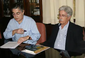  Fern&aacute;ndez Moreda &ndash;izda.&ndash;, junto al presidente del &lsquo;Hogar Espa&ntilde;ol&rsquo;, Antonio R&iacute;os.