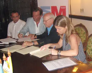 Victoria Cristóbal, durante la firma en Montevideo del anterior convenio con el Centro Gallego.