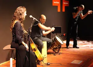 Un momento de la actuación del grupo ‘Terekitetap’ en el Instituto Cervantes de Sydney.