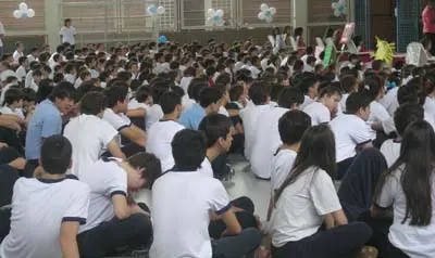  Parte del numeroso alumnado del Colegio Castelao.