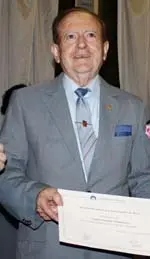 José Luis García Morales, recibiendo una distinción de la Legislatura de Buenos Aires.