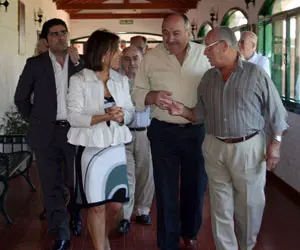 La conselleira de Traballo, durante la visita al Hogar Gallego para Ancianos de Domselaar.