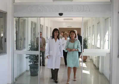 Mato recorre las instalaciones junto a la directora t&eacute;cnica, Alejandra Ferrari.