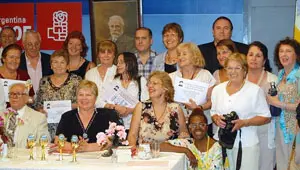 Algunas de las premiadas de la Asociación Cultural, con la presidenta, Stella Maris Latorre –en el centro–.
