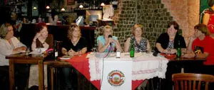 De izda. a dcha., Gabi Sande, Rosa Puente, Verónica Torres, Graciela Pereira, Fina Gerpe, Beatriz Lagoa y Olegaria Dourado, durante un momento de la conmemoración.