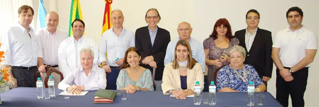  Beatriz Mato y Santiago Camba se reunieron con la Junta Directiva de la Sociedade Espanhola de Beneficencia. 