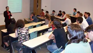 Pablo Duarte, durante una de sus clases en la Universidad de Chile.