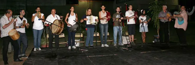Actuación de la agrupación musical de la Asociación Hijos de Zas.