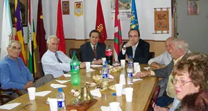 Julio Olmos mantuvo un encuentro con directivos de la Federación Regional de Sociedades Españolas.