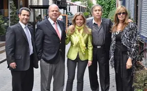 Victoria Cristóbal -en el centro-, posa con los representantes de las instituciones.