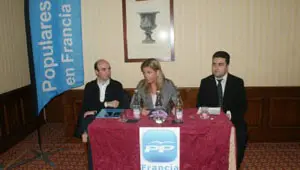 Victoria Cristóbal, en el acto de París, junto a dirigentes del PP local.
