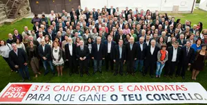 Pachi Vázquez y Marcelino Iglesias posan con los 315 candidatos socialistas a las alcaldías gallegas.