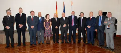 Los miembros del actual directorio posan durante la inauguración.