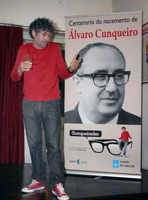  Cándido Pazó interpreta ‘Cunqueirada’ en la Federación de Sociedades gallegas.