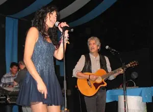  Luc&iacute;a P&eacute;rez y Chema Pur&oacute;n, durante su actuaci&oacute;n en la ciudad suiza de Ginebra.