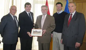 Eulogio Suárez, director de la AIECH; Francisco Ceresuela, presidente de la AIECH; Víctor Fagilde, cónsul de España en Chile; Manuel Llaneza y José Pardo, directores de la AIECH.