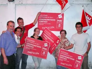 Los socialistas españoles en Caracas realizaron la tradicional pegada de carteles en la sede del PSOE.