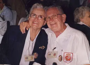 José Ramón González García, en una imagen con su esposa. 