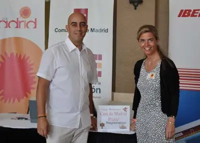 Victoria Cristóbal con el presidente de la Casa de Madrid de Miami, Javier Pérez Palencia.